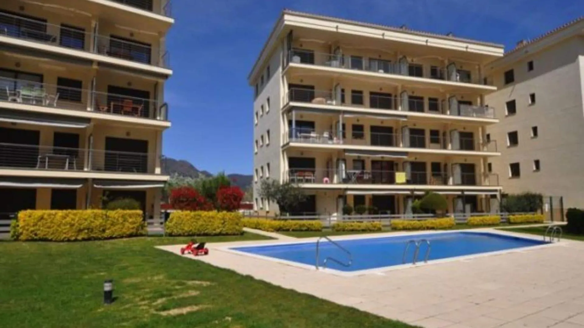 Apartment In Roses With Balcony, Pool-View 0*,