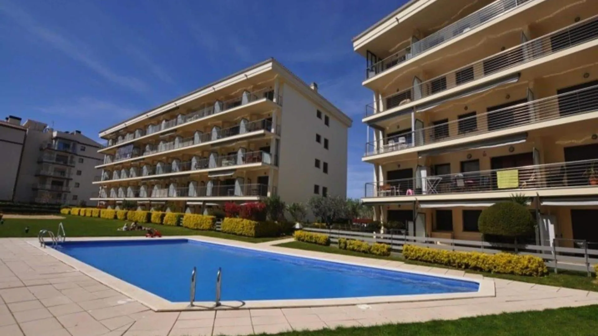 Apartment In Roses With Balcony, Pool-View Spain